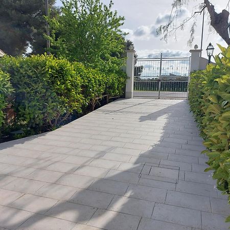 Casa Vacanza Fiori di Maggio Pulsano Esterno foto
